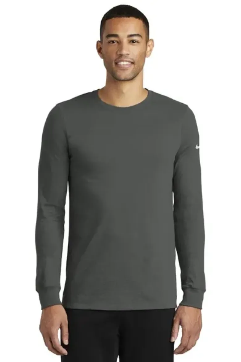 NKBQ5230_anthracite_model_front_012019.jpg